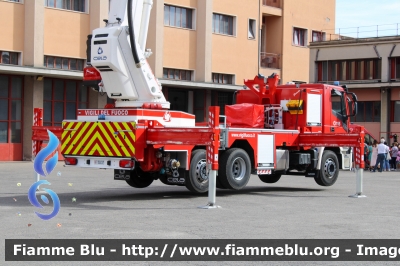 Iveco Stralis AT350E6 II serie
Vigili del Fuoco
Comando Provinciale di Milano
Allestimento Rosenfire-Cela
VF 32417

Esposta alle giornate FAI d'autunno 2023
Parole chiave: Iveco Stralis AT350E6 II serie