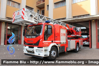 Iveco EuroCargo 180E32 IV serie
Vigili del Fuoco
Comando Provinciale di Milano
AutoScala M32L da 32 metri allestimento Magirus
VF 29751
Parole chiave: Iveco EuroCargo_180E32_IVserie VF29751