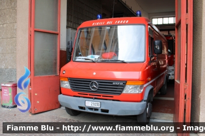 Mercedes-Benz Vario 612D
Vigili del Fuoco
Comando Provinciale di Milano
VF 21030
Parole chiave: Mercedes-Benz Vario_612D VF21030