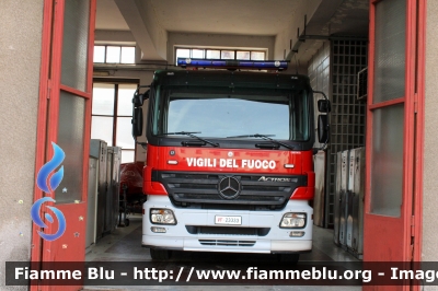 Mercedes-Benz Actros 1841 II serie
Vigili del Fuoco
Comando Provinciale di Milano
Ricondizionato Fortini
AutoPompaSerbatoio allestimento BAI
VF 23333
Parole chiave: Mercedes-Benz Actros_1841_IIserie VF23333