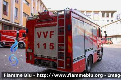 Volvo FL 290 III serie
Vigili del Fuoco
Comando Provinciale di Milano
Nucleo Saf
Allestimento BAI
VF 27027 

Esposta alle Giornate FAI d'Autunno 2023
Parole chiave: Volvo FL_290_IIIserie VF27027