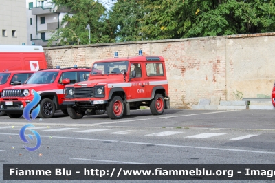 Land Rover Defender 90
Vigili del Fuoco
Comando Provinciale di Monza
VF 19477

Esposto in occasione delle Giornate FAI d'Autunno 2023
Parole chiave: Land-Rover Defender_90 VF19477