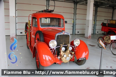 Fiat 515
Vigili del Fuoco
Comando Provinciale di Monza
Gruppo Storico Santa Barbara - Carate Brianza
Autopompa

Esposta alle giornate FAI d'autunno 2023
Parole chiave: Fiat 515