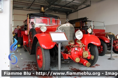 Mercedes-Benz 24/100/140
Vigili del Fuoco
Comando Provinciale di Monza
Gruppo Storico Santa Barbara - Carate Brianza
Autopompa

Esposta alle giornate FAI d'autunno 2023
Parole chiave: Mercedes-Benz 24/100/140