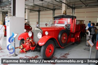 Mercedes-Benz 24/100/140
Vigili del Fuoco
Comando Provinciale di Monza
Gruppo Storico Santa Barbara - Carate Brianza
Autopompa

Esposta alle giornate FAI d'autunno 2023
Parole chiave: Mercedes-Benz 24/100/140