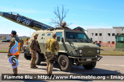 Iveco VM90P
Aeronautica Militare Italiana
Aeroporto di Ghedi - 6° Stormo
Fucilieri dell'Aria
AM CM 392

100° Anniversario fondazione AM
Parole chiave: Iveco VM90P AMCM392