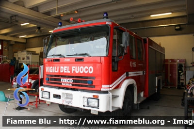 Iveco EuroFire 150E27 I serie
Vigili del Fuoco
Comando Provinciale di Verona
Distaccamento Volontario di Villafranca di Verona
AutoPompaSerbatoio
Allestimento Iveco Magirus
Ricondizionato Fortini
VF 18575
Parole chiave: Iveco EuroFire_150E27_Iserie VF18575