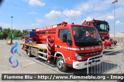 Mitsubishi Fuso Canter IV serie
Vigili del Fuoco
Comando Provinciale di Bergamo
Allestimento Cela DT22
VF 33370
Fotografata in occasione di Pompieropoli 2024
Parole chiave: Mitsubishi Fuso_Canter_IVserie VF33370