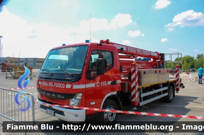 Mitsubishi Fuso Canter IV serie
Vigili del Fuoco
Comando Provinciale di Bergamo
Allestimento Cela DT22
VF 33370
Fotografata in occasione di Pompieropoli 2024
Parole chiave: Mitsubishi Fuso_Canter_IVserie VF33370