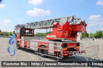 Iveco EuroFire 150E27 I serie
Vigili del Fuoco
Comando Provinciale di Bergamo
Distaccamento Volontario di Treviglio (BG)
AutoScala da 32 metri allestimento Iveco-Magirus
VF 20075
Fotografata in occasione di Pompieropoli 2024
Parole chiave: Iveco EuroFire_150E27_Iserie VF20075