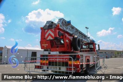 Iveco EuroFire 150E27 I serie
Vigili del Fuoco
Comando Provinciale di Bergamo
Distaccamento Volontario di Treviglio (BG)
AutoScala da 32 metri allestimento Iveco-Magirus
VF 20075
Fotografata in occasione di Pompieropoli 2024
Parole chiave: Iveco EuroFire_150E27_Iserie VF20075