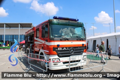 Mercedes-Benz Actros 1841 II serie
Vigili del Fuoco
Comando Provinciale di Bergamo
Distaccamento Volontario di Treviglio
AutoPompaSerbatoio allestimento Bai
VF 23341
Fotografato in occasione di Pompieropoli 2024
Parole chiave: Mercedes-Benz Actros_1841_IIserie VF23341