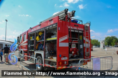 Mercedes-Benz Actros 1841 II serie
Vigili del Fuoco
Comando Provinciale di Bergamo
Distaccamento Volontario di Treviglio
AutoPompaSerbatoio allestimento Bai
VF 23341
Fotografato in occasione di Pompieropoli 2024
Parole chiave: Mercedes-Benz Actros_1841_IIserie VF23341