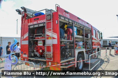 Mercedes-Benz Actros 1841 II serie
Vigili del Fuoco
Comando Provinciale di Bergamo
Distaccamento Volontario di Treviglio
AutoPompaSerbatoio allestimento Bai
VF 23341
Fotografato in occasione di Pompieropoli 2024
Parole chiave: Mercedes-Benz Actros_1841_IIserie VF23341