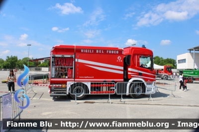 Scania P370 III serie
Vigili del Fuoco
Comando Provinciale di Bergamo
Distaccamento Volontario di Treviglio (BG)
AutoBottePompa Allestimento Bai
VF 32015
Fotografata a pompieropoli 2024
Parole chiave: Scania P370_IIIserie VF32015