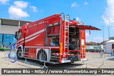 Scania P370 III serie
Vigili del Fuoco
Comando Provinciale di Bergamo
Distaccamento Volontario di Treviglio (BG)
AutoBottePompa Allestimento Bai
VF 32015
Fotografata a pompieropoli 2024
Parole chiave: Scania P370_IIIserie VF32015