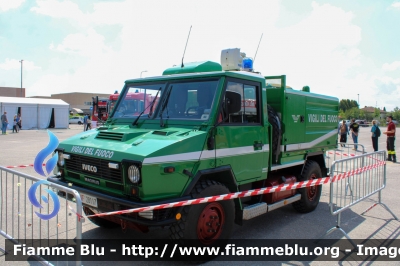 Iveco VM90 Scout
Vigili del Fuoco
Comando Provinciale di Bergamo
Distaccamento Volontrio di Treviglio
Antincendio Boschivo allestimento Iveco-Magirus
Ex Corpo Forestale dello Stato
VF 28117
Fotografato in occasione di Pompieropoli 2024
Parole chiave: Iveco VM90_Scout