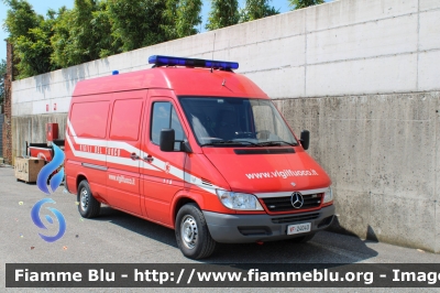 Mercedes-Benz Sprinter II serie
Vigili del Fuoco
Comando Provinciale di Bergamo
Distaccamento Volontario di Treviglio (BG)
VF 24040
Parole chiave: Mercedes-Benz Sprinter_IIserie VF24040