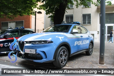 Alfa Romeo Tonale
Polizia di Stato
Squadra Volante
Allestimento FCA
POLIZIA M8127
Parole chiave: Alfa-Romeo Tonale POLIZIAM8127