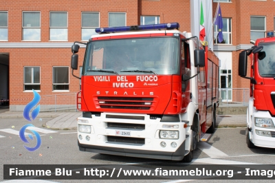 Iveco Stralis AF190S40 I serie
Vigili del Fuoco
Comando Provinciale di Lodi
AutoPompaSerbatoio
Allestito Iveco-Magirus
VF 23410
Fotografato in occasione di Polpieropoli 2024
Parole chiave: Iveco Stralis_AF190S40_Iserie VF23410