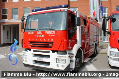 Iveco Stralis AF190S40 I serie
Vigili del Fuoco
Comando Provinciale di Lodi
AutoPompaSerbatoio
Allestito Iveco-Magirus
VF 23410
Fotografato in occasione di Polpieropoli 2024
Parole chiave: Iveco Stralis_AF190S40_Iserie VF23410