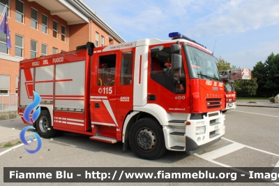 Iveco Stralis AF190S40 I serie
Vigili del Fuoco
Comando Provinciale di Lodi
AutoPompaSerbatoio
Allestito Iveco-Magirus
VF 23410
Fotografato in occasione di Polpieropoli 2024
Parole chiave: Iveco Stralis_AF190S40_Iserie VF23410