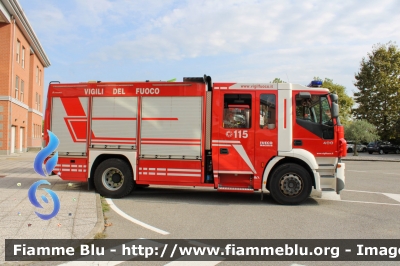 Iveco Stralis AF190S40 I serie
Vigili del Fuoco
Comando Provinciale di Lodi
AutoPompaSerbatoio
Allestito Iveco-Magirus
VF 23410
Fotografato in occasione di Polpieropoli 2024
Parole chiave: Iveco Stralis_AF190S40_Iserie VF23410