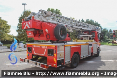 Iveco EuroFire 150E27 I serie
Vigili del Fuoco
Comando Provinciale di Lodi
AutoScala da 27 metri allestimento Iveco-Magirus
VF 21633
Fotografata in occasione di Pompieropoli 2024
Parole chiave: Iveco EuroFire_150E27_Iserie VF21633