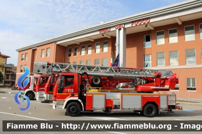 Iveco EuroFire 150E27 I serie
Vigili del Fuoco
Comando Provinciale di Lodi
AutoScala da 27 metri allestimento Iveco-Magirus
VF 21633
Fotografata in occasione di Pompieropoli 2024
Parole chiave: Iveco EuroFire_150E27_Iserie VF21633