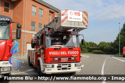 Iveco EuroFire 150E27 I serie
Vigili del Fuoco
Comando Provinciale di Lodi
AutoScala da 27 metri allestimento Iveco-Magirus
VF 21633
Fotografata in occasione di Pompieropoli 2024
Parole chiave: Iveco EuroFire_150E27_Iserie VF21633