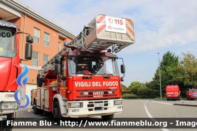 Iveco EuroFire 150E27 I serie
Vigili del Fuoco
Comando Provinciale di Lodi
AutoScala da 27 metri allestimento Iveco-Magirus
VF 21633
Fotografata in occasione di Pompieropoli 2024
Parole chiave: Iveco EuroFire_150E27_Iserie VF21633