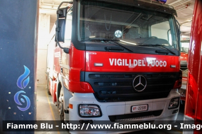 Mercedes-Benz Actros 1841 II serie
Vigili del Fuoco
Comando Provinciale di Brescia
AutoPompaSerbatoio allestimento Bai
Ricondizonato Fortini
VF 22591
Parole chiave: Mercedes-Benz Actros_1841_IIserie VF22591