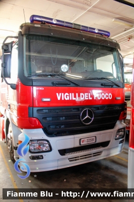 Mercedes-Benz Actros 1841 II serie
Vigili del Fuoco
Comando Provinciale di Brescia
AutoPompaSerbatoio allestimento Bai
Ricondizonato Fortini
VF 22591
Parole chiave: Mercedes-Benz Actros_1841_IIserie VF22591