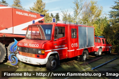 Mercedes-Benz T2 609D II serie
Vigili del Fuoco
Comando Provinciale di Brescia
Distaccamento volontario di Chiari (BS)
AutoPompaSerbatoio allestimento Bai
VF 20103
In Dismissione
Parole chiave: Mercedes-Benz T2_609D_IIserie VF20103