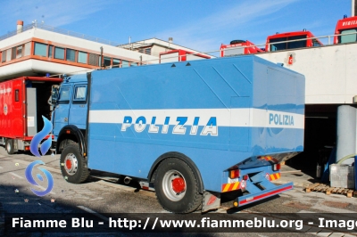 Iveco 190-30 4x4
Polizia di Stato
Reparto Mobile Padova
nuova livrea
POLIZIA A7043
Santa Barbara 2023
Parole chiave: Iveco 190.30_4x4 POLIZIAA7043