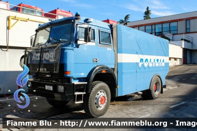 Iveco 190-30 4x4
Polizia di Stato
Reparto Mobile Padova
nuova livrea
POLIZIA A7043
Santa Barbara 2023
Parole chiave: Iveco 190.30_4x4 POLIZIAA7043