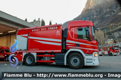 Scania P370 III serie 
Vigili del Fuoco
Comando Provinciale di Brescia
Distaccamento Permanente di Darfo Boario Terme
AutoBottePompa Allestimento Bai
VF 32398
Parole chiave: Scania P370_IIIserie VF32398