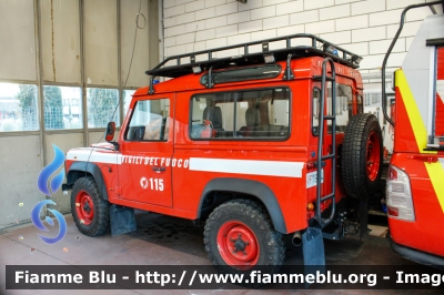 Land Rover Defender 90
Vigili del Fuoco
Comando Provinciale di Brescia
Distaccamento Permanente di Darfo Boario Terme
Veicolo facente parte del lotto allestiti con roll bar esterno luci supplementari e snorkel per i distaccamenti montani della provincia di Brescia
VF 19464
Parole chiave: Land-Rover Defender_90 VF19464