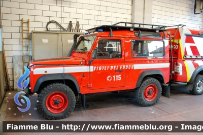 Land Rover Defender 90
Vigili del Fuoco
Comando Provinciale di Brescia
Distaccamento Permanente di Darfo Boario Terme
Veicolo facente parte del lotto allestiti con roll bar esterno luci supplementari e snorkel per i distaccamenti montani della provincia di Brescia
VF 19464
Parole chiave: Land-Rover Defender_90 VF19464