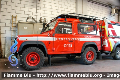 Land Rover Defender 90
Vigili del Fuoco
Comando Provinciale di Brescia
Distaccamento Permanente di Darfo Boario Terme
Veicolo facente parte del lotto allestiti con roll bar esterno luci supplementari e snorkel per i distaccamenti montani della provincia di Brescia
VF 19464
Parole chiave: Land-Rover Defender_90 VF19464