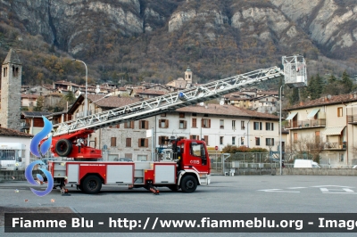 Iveco EuroFire 150E27 I serie
Vigili del Fuoco
Comando Provinciale di Brescia
Distaccamento Permanente di Darfo Boario terme
AutoScala da 32 metri allestimento Iveco-Magirus
VF 22228
Parole chiave: Iveco EuroFire_150E27_Iserie VF22228