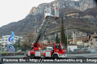 Iveco EuroFire 150E27 I serie
Vigili del Fuoco
Comando Provinciale di Brescia
Distaccamento Permanente di Darfo Boario terme
AutoScala da 32 metri allestimento Iveco-Magirus
VF 22228
Parole chiave: Iveco EuroFire_150E27_Iserie VF22228