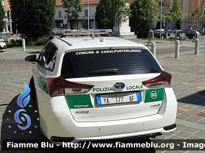 Toyota Auris Touring Hybrid Active Eco
Polizia Locale 
Consorzio intercomunale
Comune di Casalpusterlengo (LO) 
Comune di Somaglia (LO)
Veicolo ibrido
POLIZIA LOCALE YA 177 AF
Parole chiave: Toyota Auris_Touring_Hybrid_Active_Eco POLIZIALOCALEYA177AF