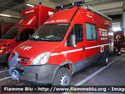 Iveco Daily IV serie
Vigili del Fuoco
Comando Provinciale di Cremona
AF/UCL - Posto di Comando Avanzato
Allestimento Magirus
VF 25385
Parole chiave: Iveco Daily_IVserie VF25385