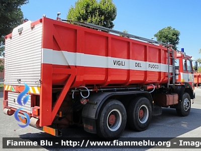 Iveco 330-26
Vigili del Fuoco
Comando Provinciale di Cremona
Allestito Baribbi
VF 17294
Parole chiave: Iveco 330-26 VF17294