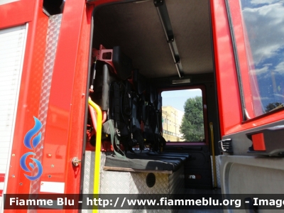 Iveco Stralis AF190S40 I serie
Vigili del Fuoco
Comando Provinciale di Cremona
AutoPompaSerbatoio allestita Magirus
Ricondizionato
VF 23955
Parole chiave: Iveco Stralis_AF190S40_Iserie VF23955