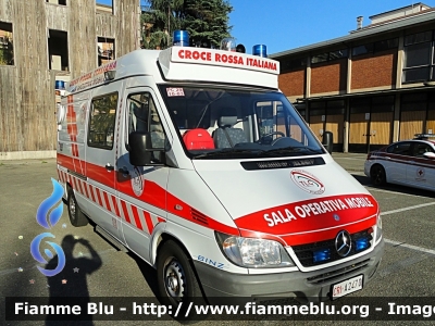 Mercedes-Benz Sprinter II serie
Croce Rossa Italiana
Comitato Provinciale di Piacenza
UCL/TLC
Carro Radio/Sala Operativa Mobile
In allestimento
Allestito Binz - Ricondizionato Vision
CRI A274D
Parole chiave: Mercedes-Benz Sprinter_IIserie CRIA274D