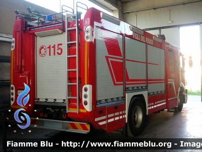 Iveco Stralis AF190S40 I serie
Vigili del Fuoco
Comando Provinciale di Piacenza
Distaccamento Permanente di Castel SanGiovanni (PC)
AutoPompaSerbatoio
Allestito Iveco-Magirus, Ricondizionato Maleco
VF 23975
Parole chiave: Iveco Stralis_AF190S40_Iserie VF23975