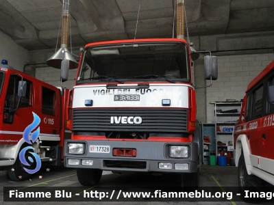 Iveco 190-26
Vigili del Fuoco
Comando Provinciale di Cremona
Distaccamento Volontario di Piadena (CR)
AutoBottePompa allestimento Baribbi
VF 17328
Parole chiave: Iveco 190-26 VF17328