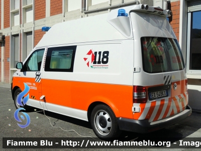 Volkswagen T5 restyle
118 Piacenza Soccorso
Azienda USL di Piacenza
Allestimento Vision
MSA c/o Ospedale di Bobbio (PC)
Parole chiave: Volkswagen T5_restyle Ambulanza